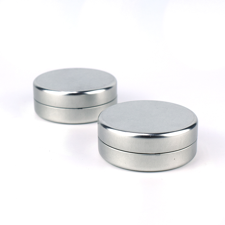 Round tin box